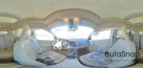 2015 Volvo Xc60 T6 Premier z USA, uszkodzony, nr VIN YV4902RB2F2620589